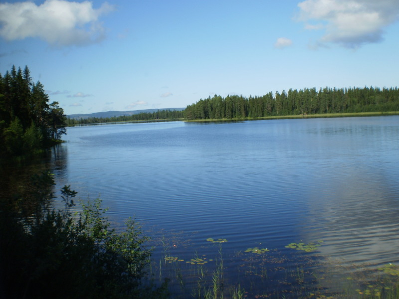 Inlansbanan - stały motyw, czyli jeziorko i chmury w nim się odbijające